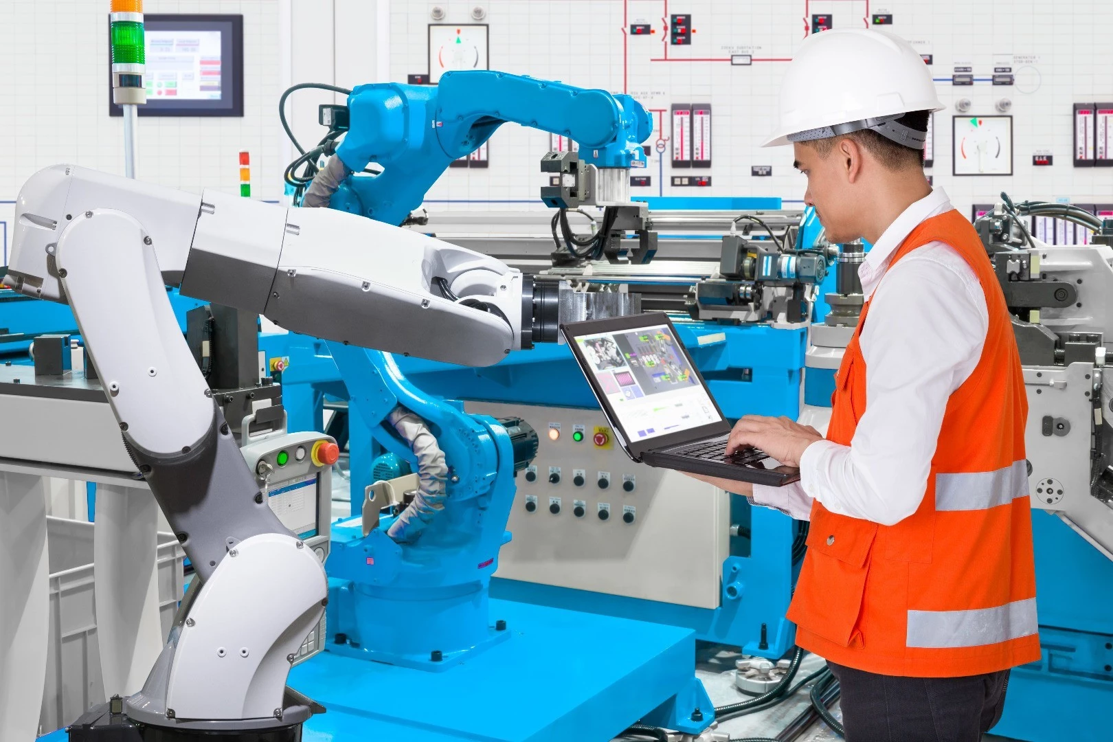 Installateur et technicien de maintenance d'automatismes