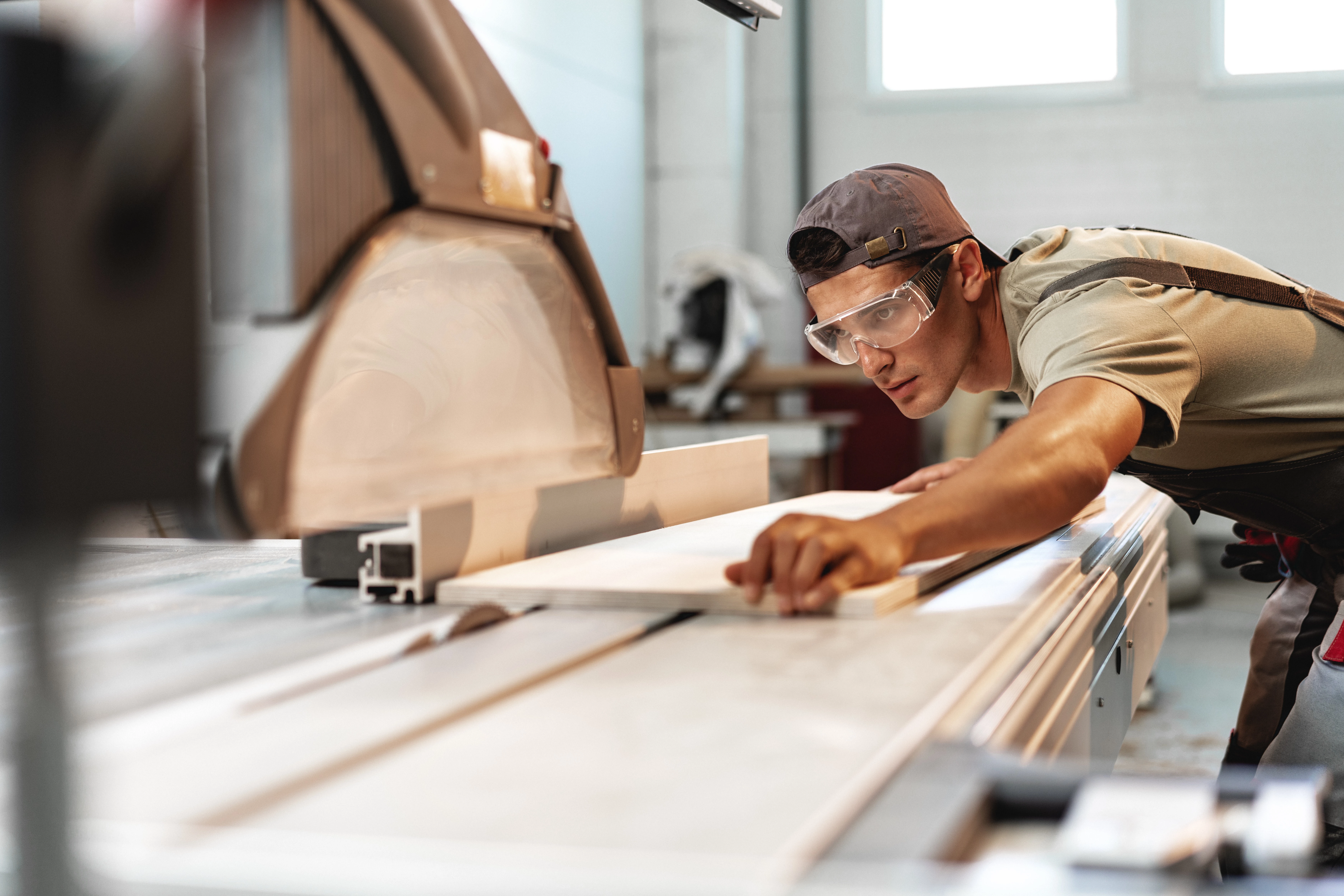 Conducteur d'installation de production de panneaux bois