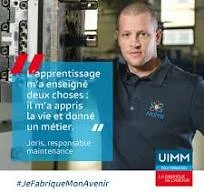 Manager et ingénieur de maintenance industrielle