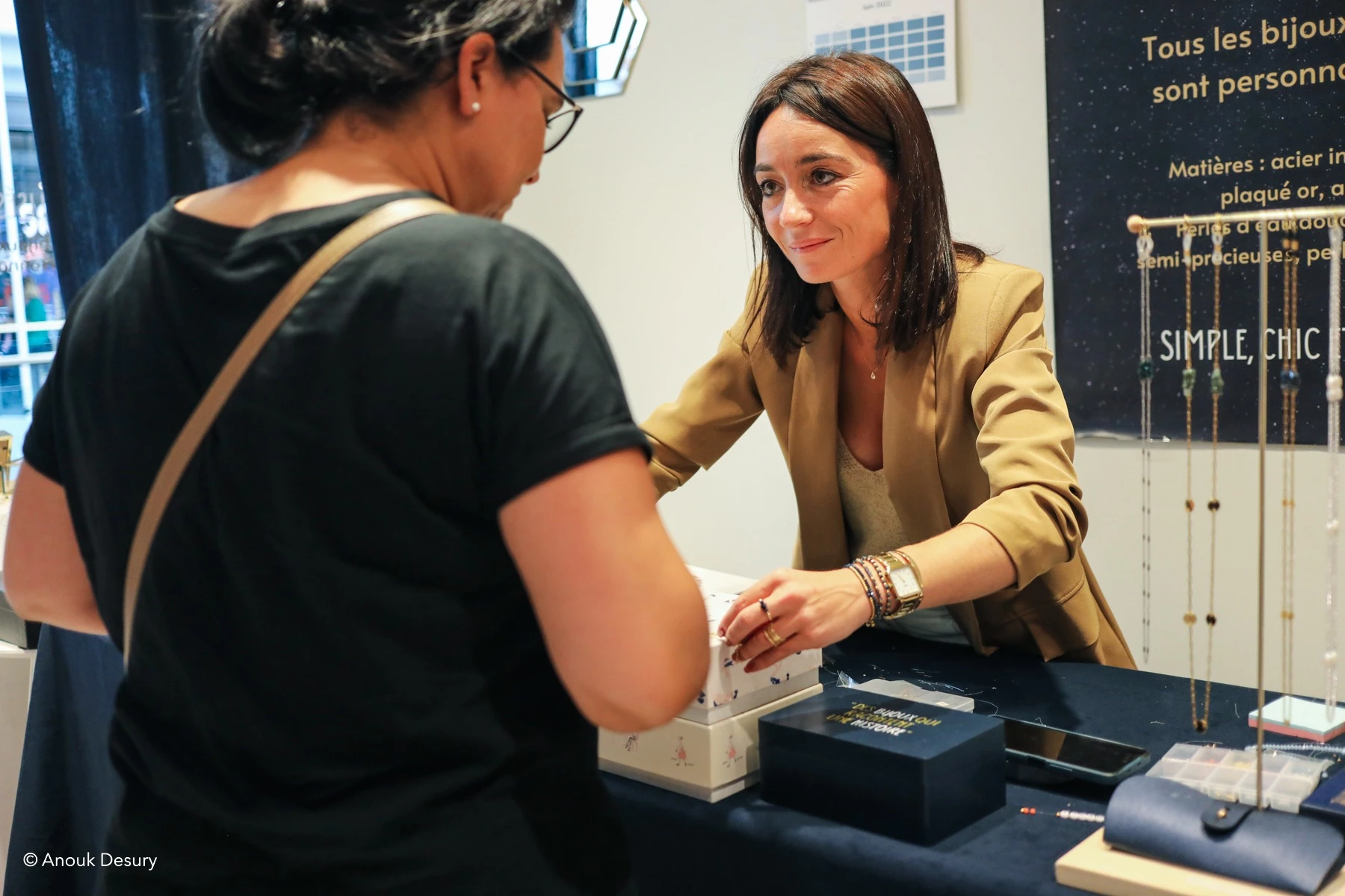 Vendeur en habillement et accessoires de la personne