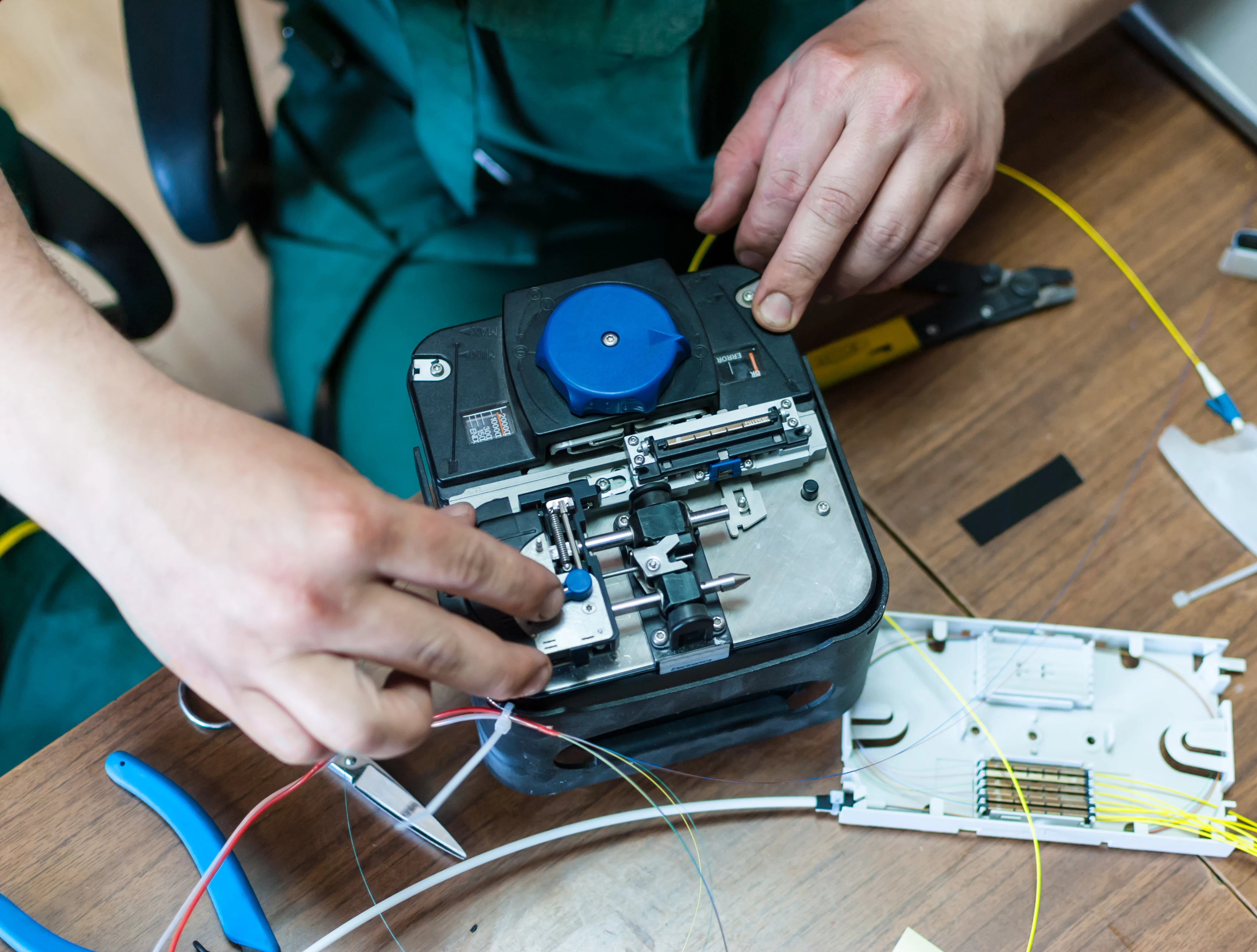 Monteur de produits électriques et électroniques