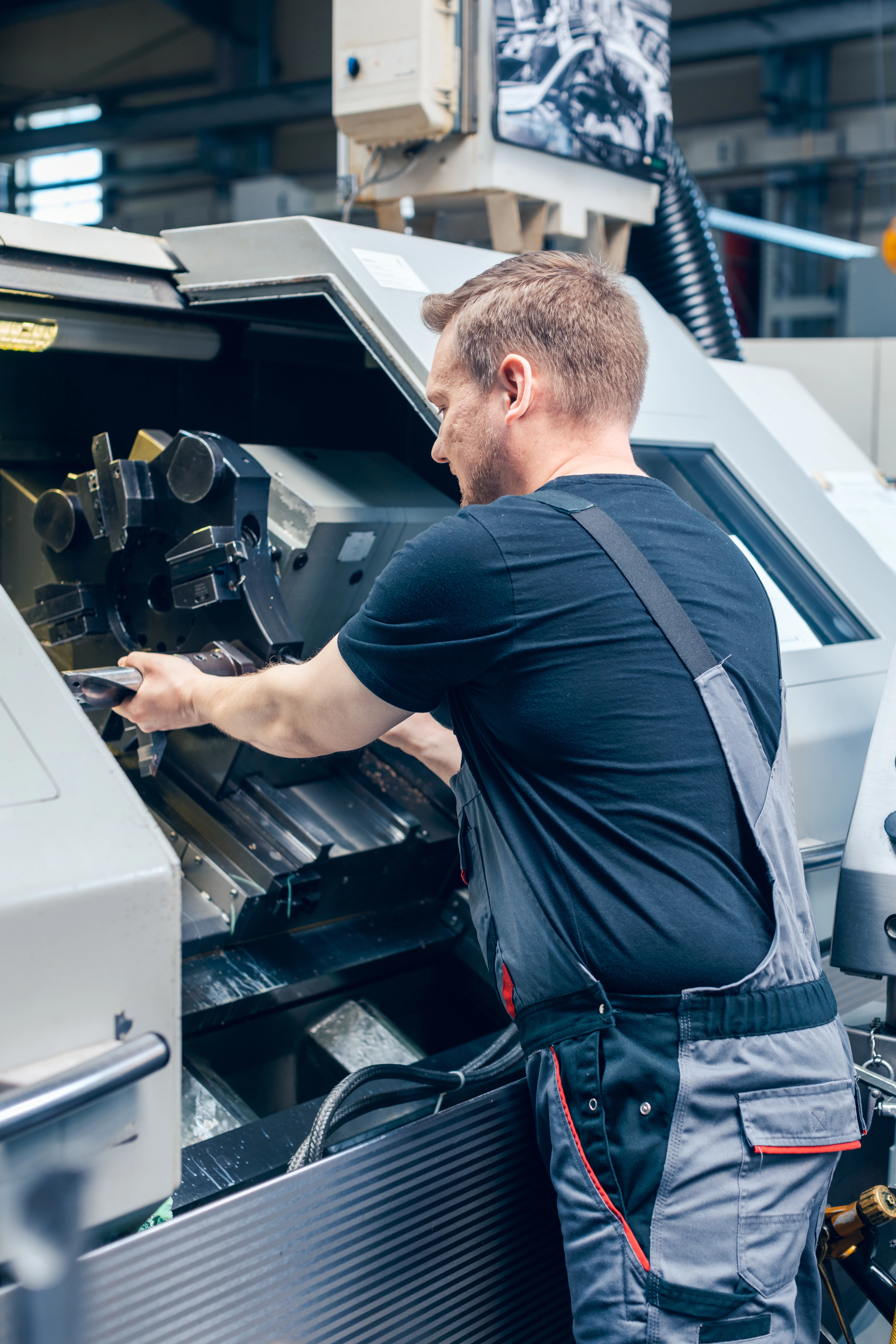 Installateur et technicien de maintenance de distributeurs automatiques