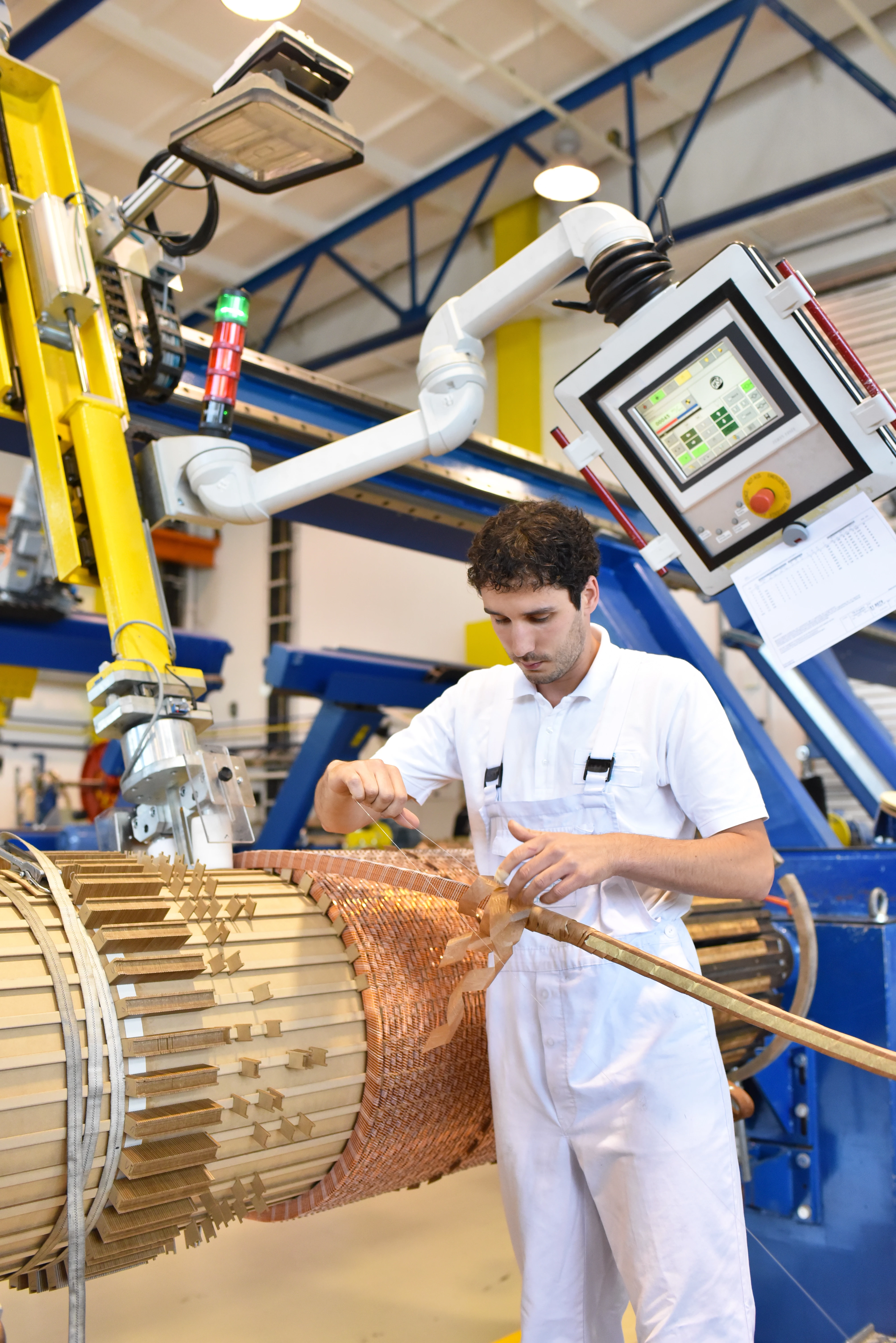 Monteur et câbleur électronique